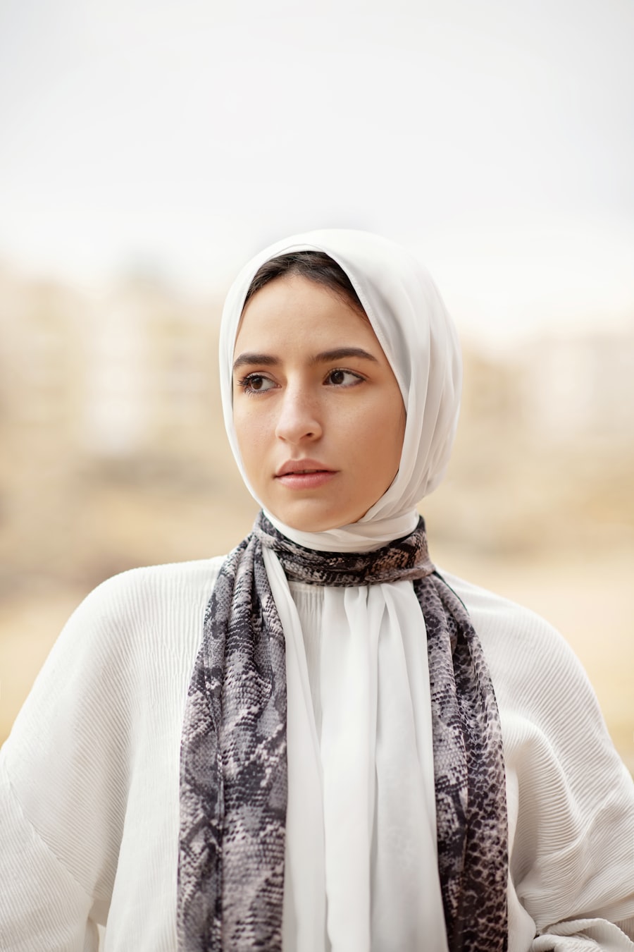 شيلة غيم الشيفون البيضاء