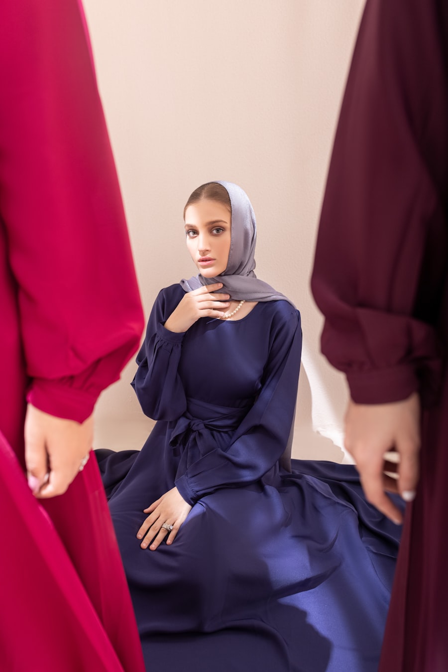 عباية ليان للسهرة من الساتان الكحلي